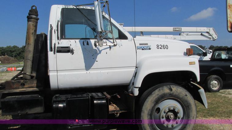 image for item B5937 1992 Chevrolet Kodiak truck cab and chassis