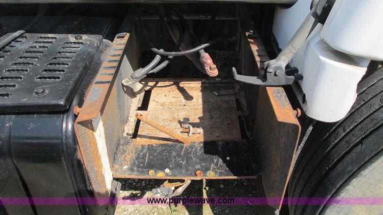 image for item B5937 1992 Chevrolet Kodiak truck cab and chassis