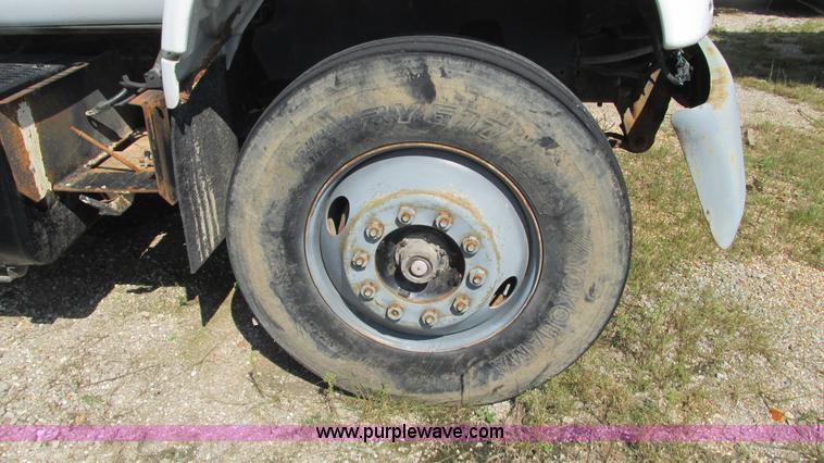 image for item B5937 1992 Chevrolet Kodiak truck cab and chassis