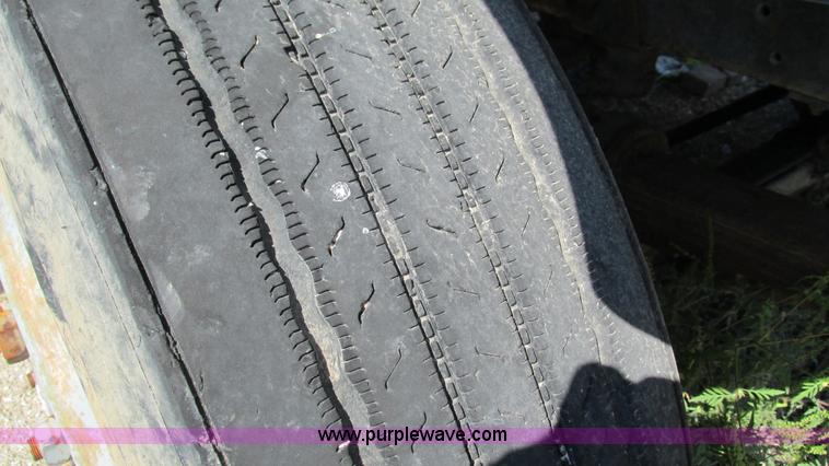 image for item B5937 1992 Chevrolet Kodiak truck cab and chassis