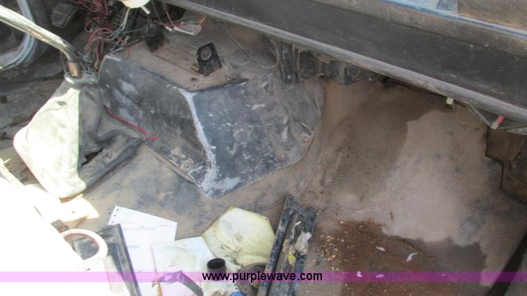 image for item B5937 1992 Chevrolet Kodiak truck cab and chassis