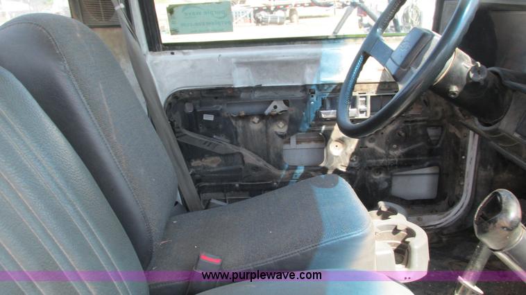 image for item B5937 1992 Chevrolet Kodiak truck cab and chassis