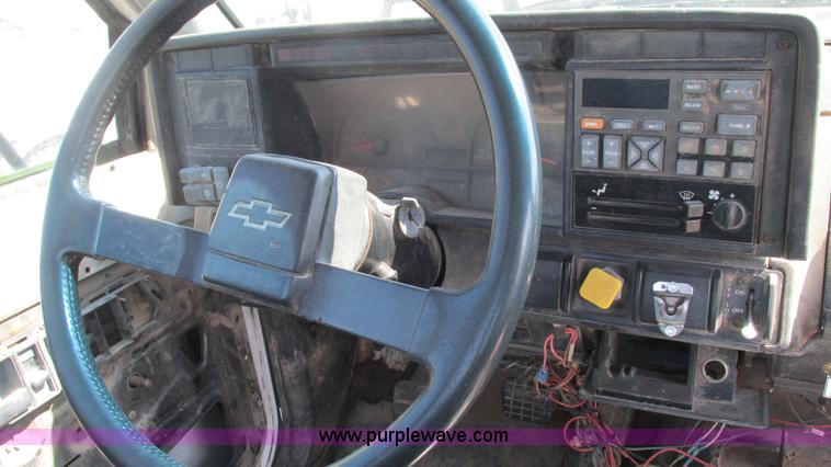 image for item B5937 1992 Chevrolet Kodiak truck cab and chassis