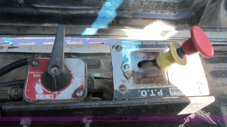 image for item B5937 1992 Chevrolet Kodiak truck cab and chassis