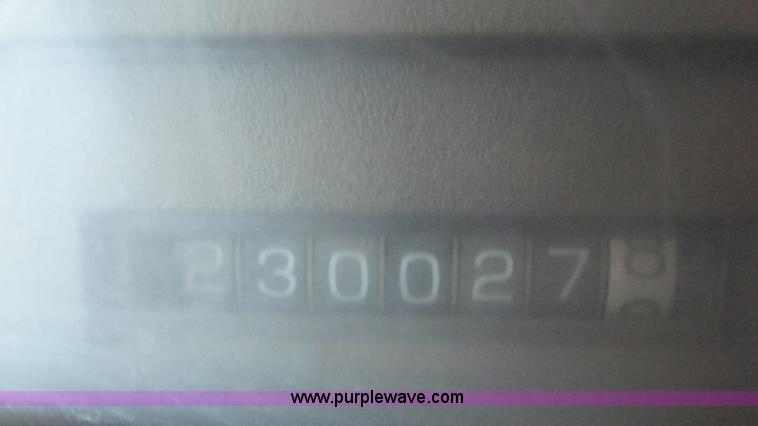 image for item B5937 1992 Chevrolet Kodiak truck cab and chassis