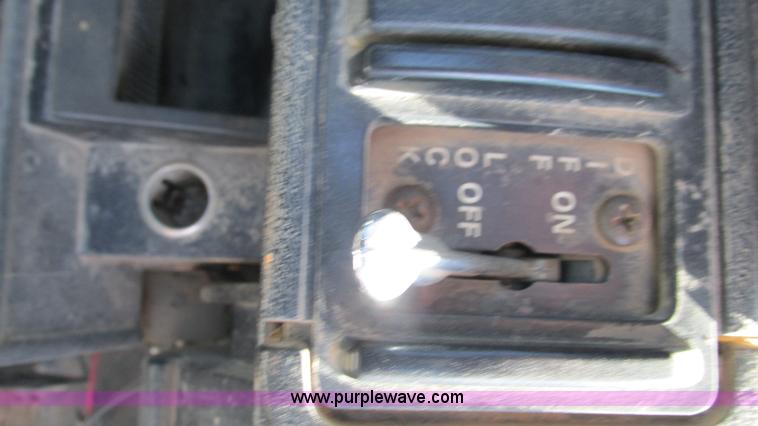 image for item B5937 1992 Chevrolet Kodiak truck cab and chassis