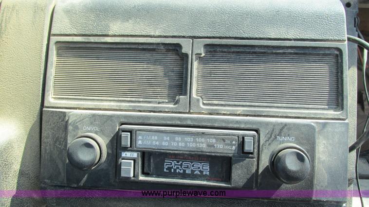 image for item B5937 1992 Chevrolet Kodiak truck cab and chassis