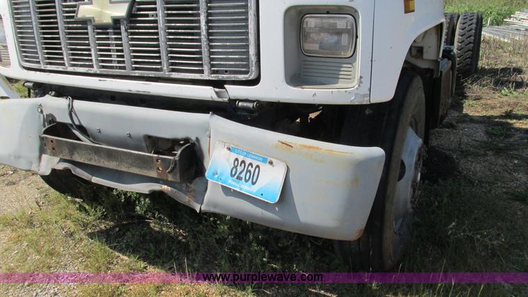 image for item B5937 1992 Chevrolet Kodiak truck cab and chassis