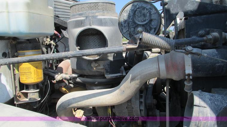 image for item B5937 1992 Chevrolet Kodiak truck cab and chassis