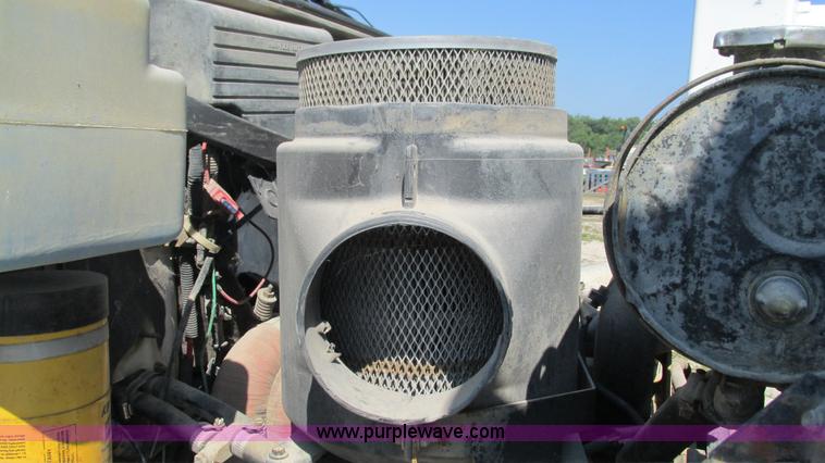 image for item B5937 1992 Chevrolet Kodiak truck cab and chassis