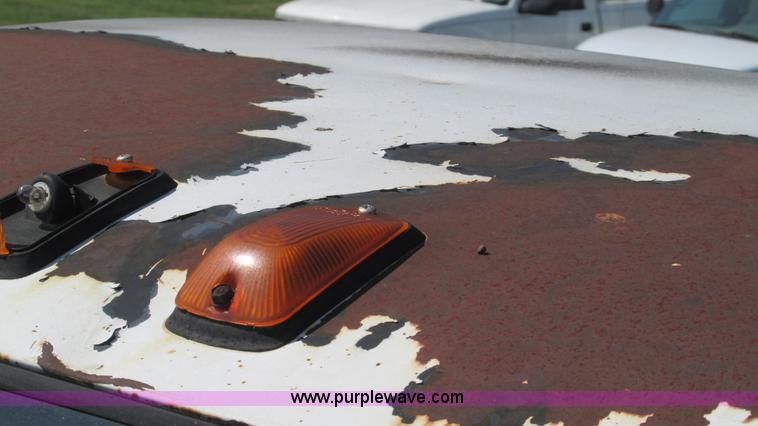 image for item B5937 1992 Chevrolet Kodiak truck cab and chassis