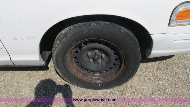 image for item B5939 2002 Ford Crown Victoria Police Interceptor