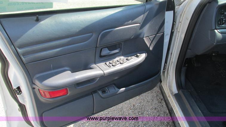 image for item B5939 2002 Ford Crown Victoria Police Interceptor
