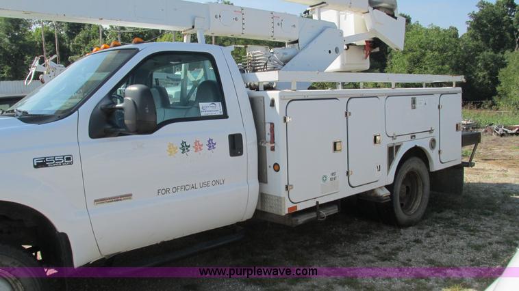 image for item B5940 2003 Ford F550 Super Duty bucket truck