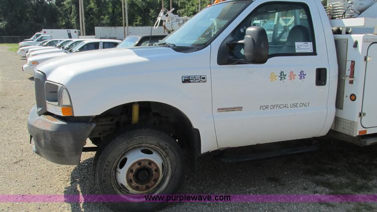 image for item B5940 2003 Ford F550 Super Duty bucket truck
