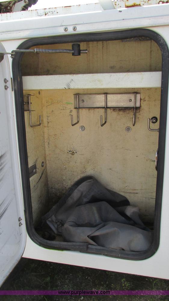 image for item B5940 2003 Ford F550 Super Duty bucket truck