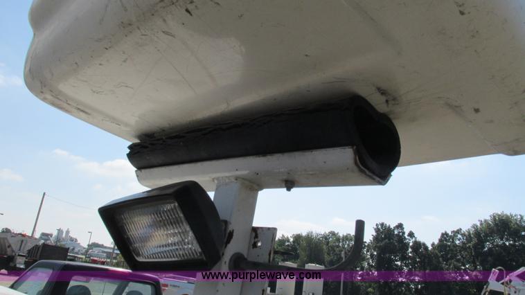 image for item B5940 2003 Ford F550 Super Duty bucket truck