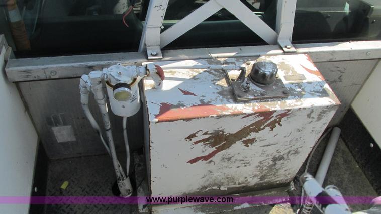image for item B5940 2003 Ford F550 Super Duty bucket truck