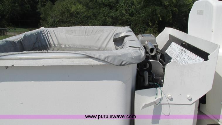 image for item B5940 2003 Ford F550 Super Duty bucket truck