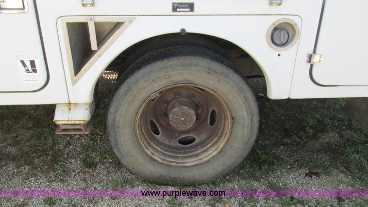 image for item B5940 2003 Ford F550 Super Duty bucket truck