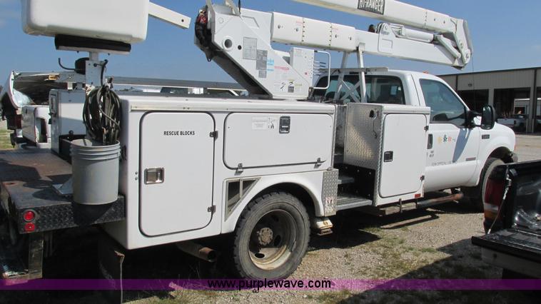 image for item B5940 2003 Ford F550 Super Duty bucket truck
