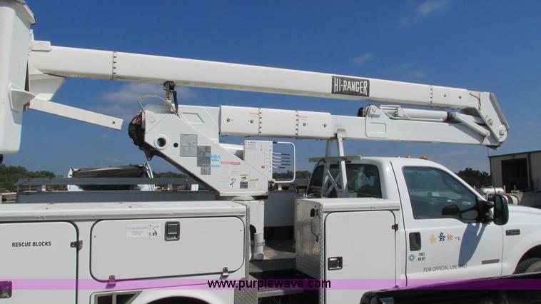 image for item B5940 2003 Ford F550 Super Duty bucket truck