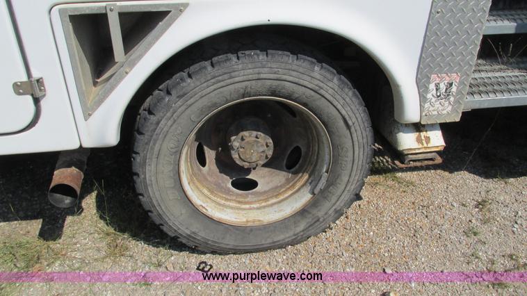 image for item B5940 2003 Ford F550 Super Duty bucket truck