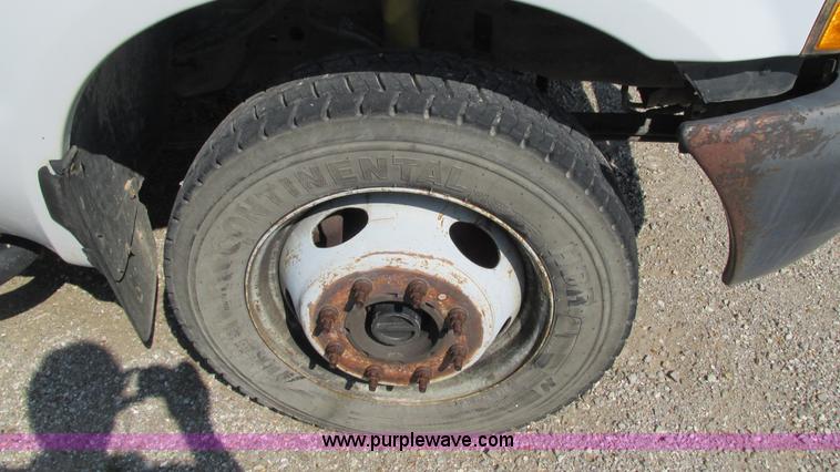 image for item B5940 2003 Ford F550 Super Duty bucket truck