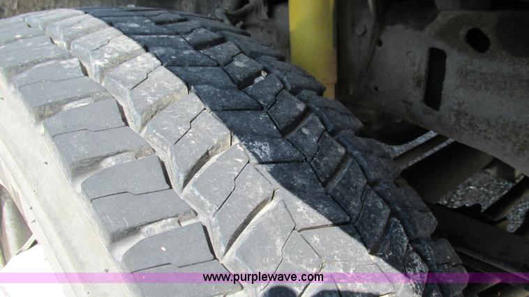 image for item B5940 2003 Ford F550 Super Duty bucket truck