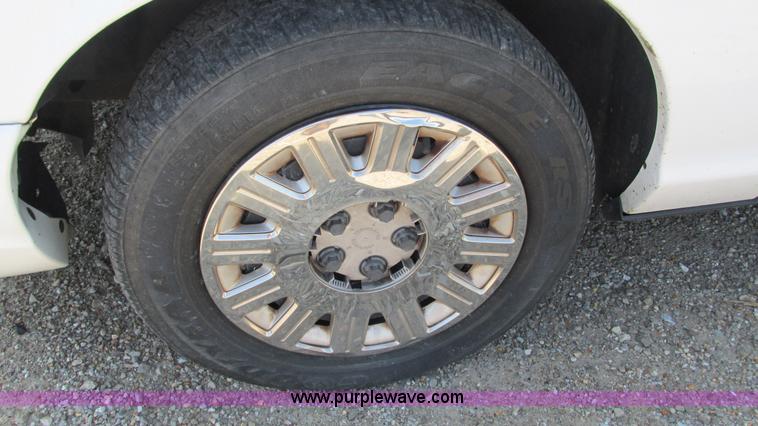 image for item B5941 2003 Ford Crown Victoria Police Interceptor