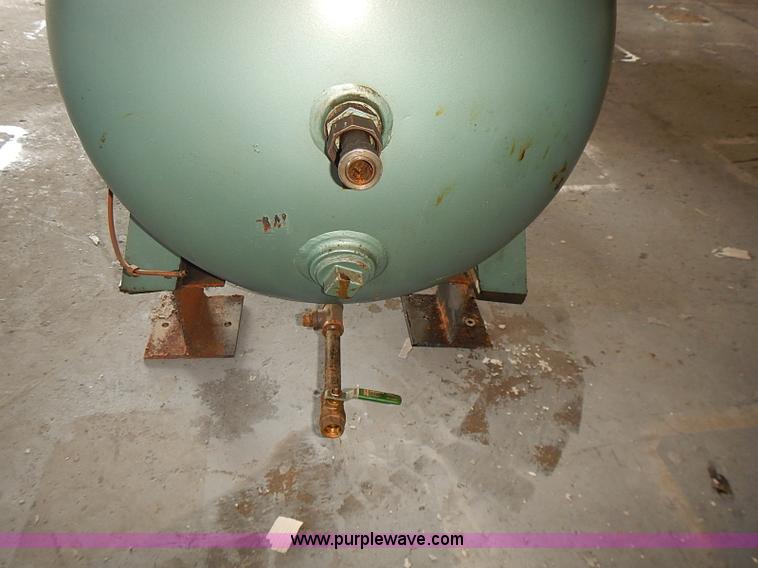 image for item BD9777 1983 Saylor-Beall 745-120 air compressor
