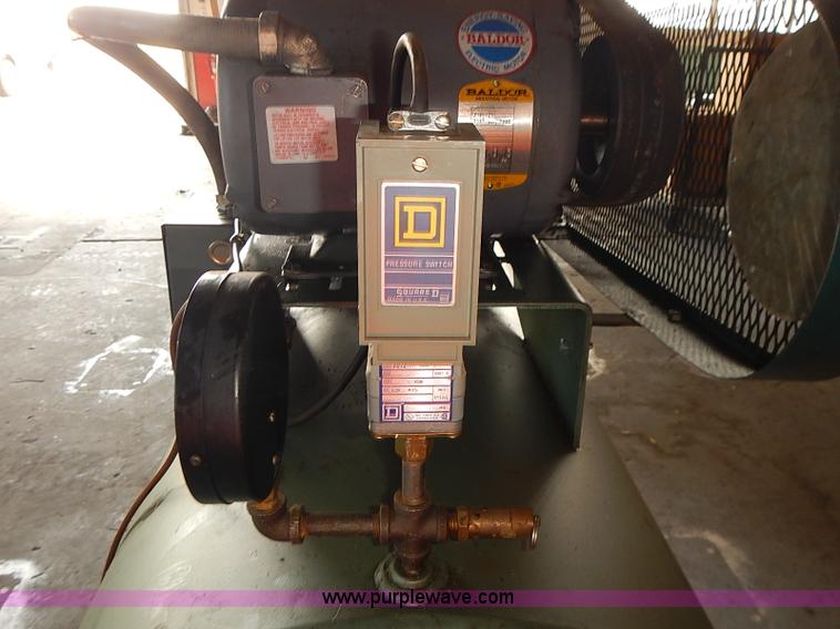 image for item BD9777 1983 Saylor-Beall 745-120 air compressor