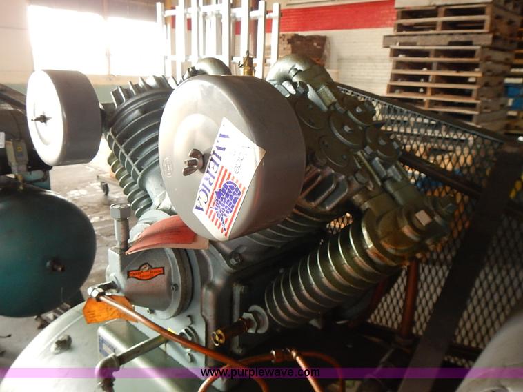 image for item BD9777 1983 Saylor-Beall 745-120 air compressor