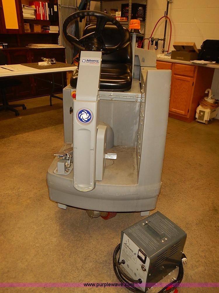 image for item BD9778 2003 Advance Hydro-Retriever HR2800 riding floor scrubber