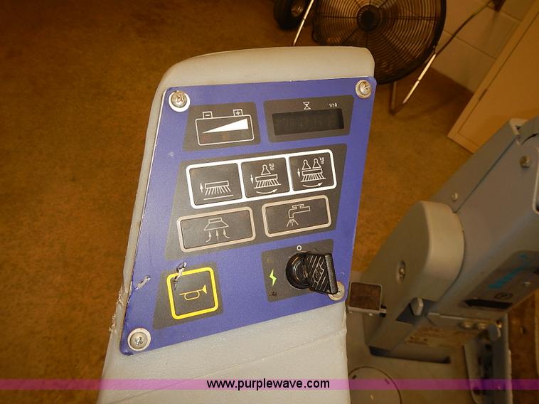 image for item BD9778 2003 Advance Hydro-Retriever HR2800 riding floor scrubber