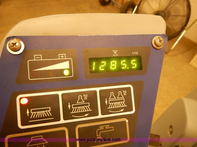 image for item BD9778 2003 Advance Hydro-Retriever HR2800 riding floor scrubber