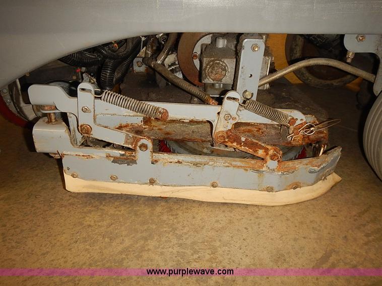 image for item BD9778 2003 Advance Hydro-Retriever HR2800 riding floor scrubber