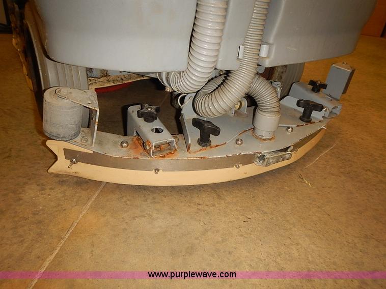 image for item BD9778 2003 Advance Hydro-Retriever HR2800 riding floor scrubber