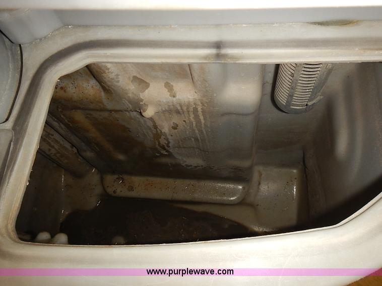 image for item BD9778 2003 Advance Hydro-Retriever HR2800 riding floor scrubber