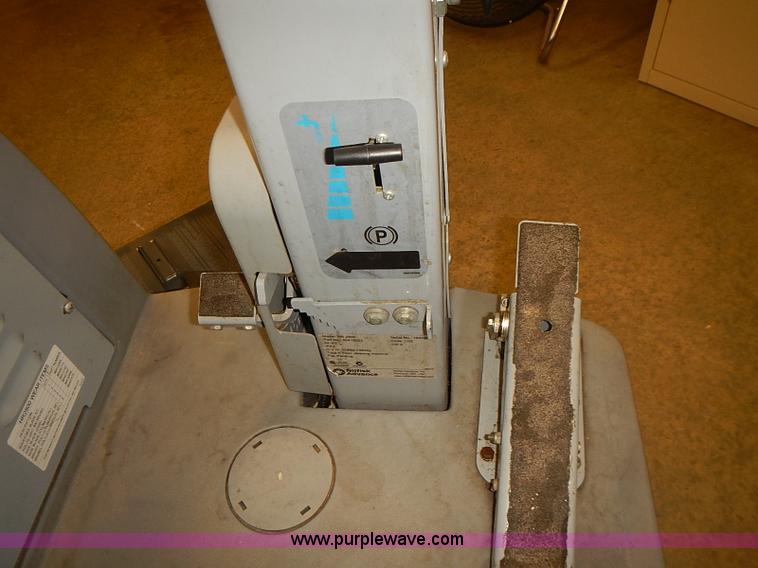 image for item BD9778 2003 Advance Hydro-Retriever HR2800 riding floor scrubber