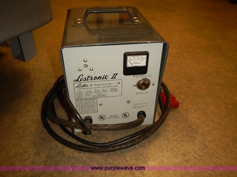 image for item BD9778 2003 Advance Hydro-Retriever HR2800 riding floor scrubber