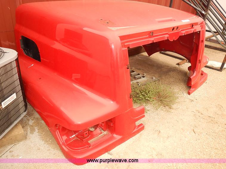 image for item BD9780 2004 Sterling 8400 hood