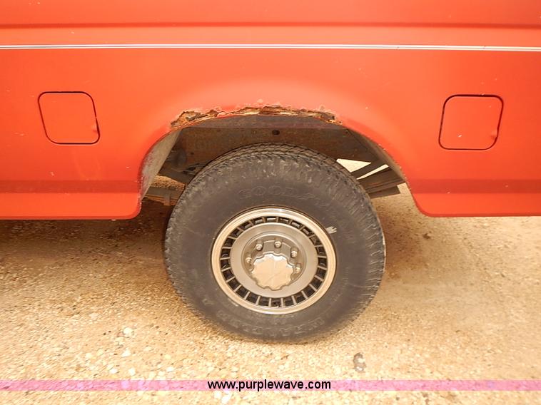 image for item BD9781 1991 Ford F250 Custom pickup truck