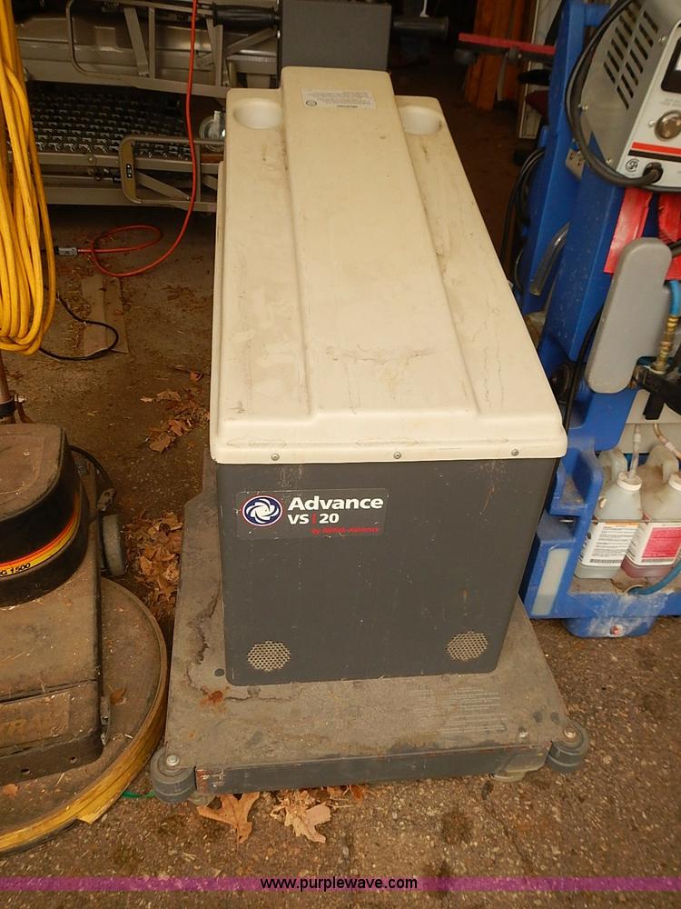 image for item BD9938 Assorted floor cleaning equipment