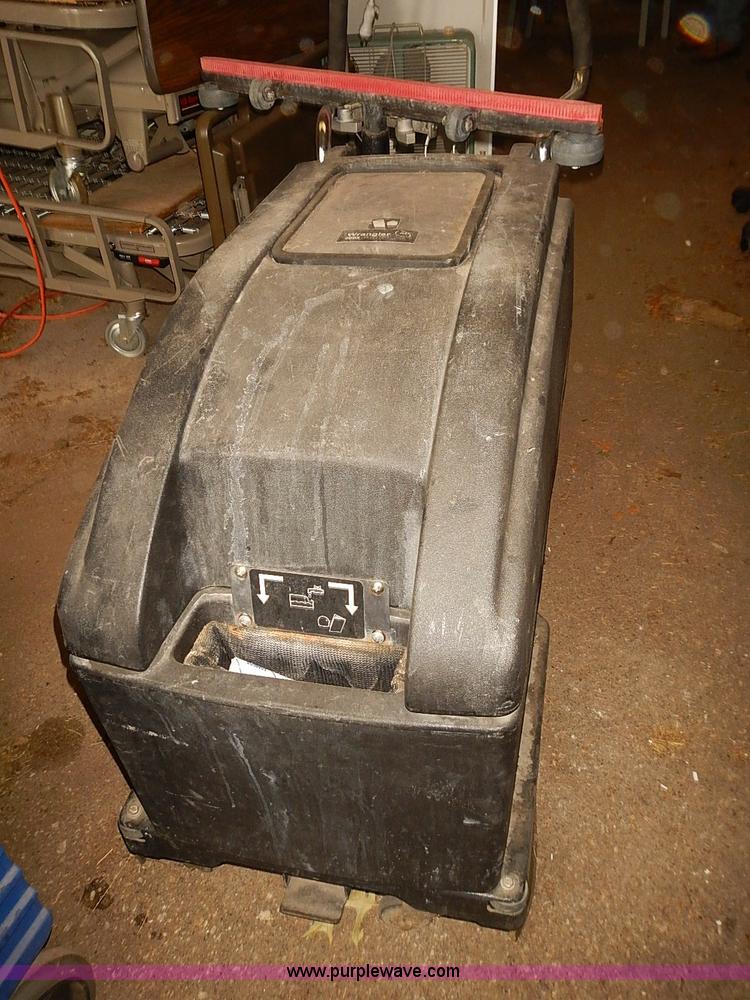 image for item BD9938 Assorted floor cleaning equipment