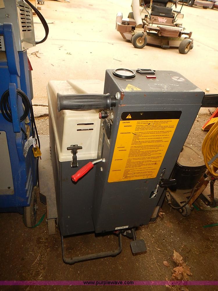 image for item BD9938 Assorted floor cleaning equipment