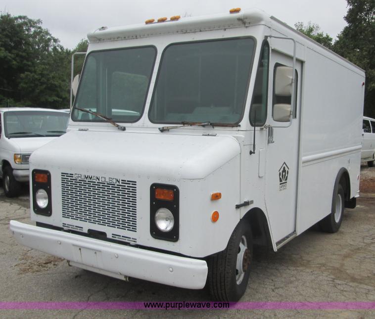 image for item D1219 1997 Chevrolet P30 panel truck