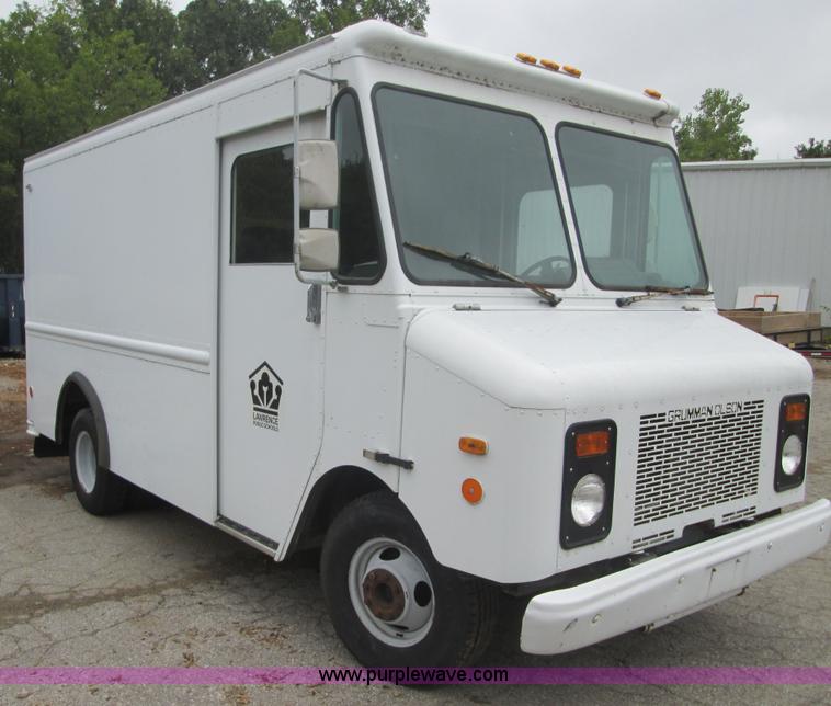 image for item D1219 1997 Chevrolet P30 panel truck