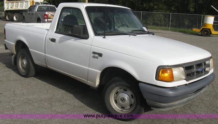 image for item E7875 1993 Ford Ranger XL pickup truck