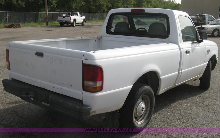 image for item E7875 1993 Ford Ranger XL pickup truck